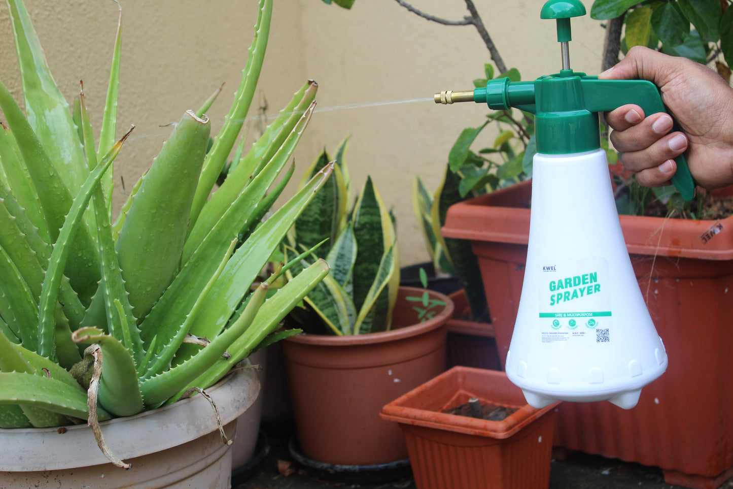 KWEL Pressure Pump Sprayer for Home Garden Plants - 1 LTR. (White) with Combo Plant Nutrient 75ml (Pack of 1)